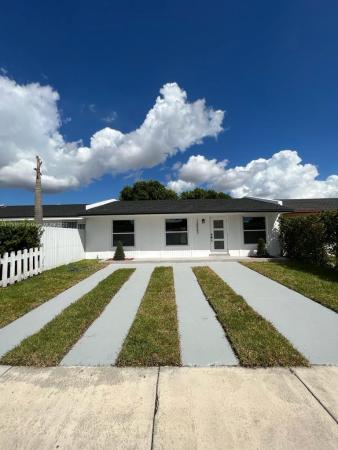 Royale Green, 12957 SW 52nd St #12957, Kendale Lakes, Florida 33175, image 2