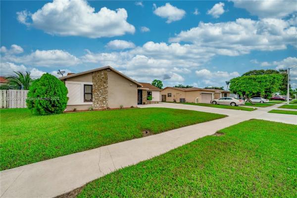 Windward Isle, 11911 NW 37th Pl, Sunrise, Florida 33323, image 2