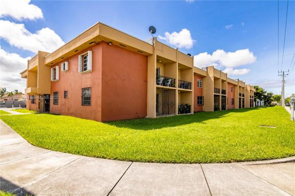 Luxury Coral Living, 9000 SW 24th St #219A, Westchester, Florida 33165, image 1