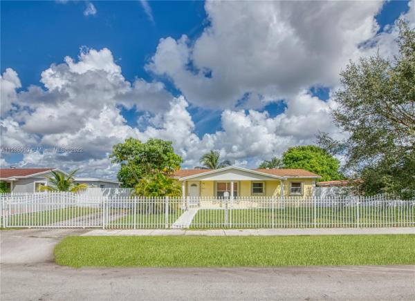 Carol City Gardens, 4335 NW 200th St, Miami Gardens, Florida 33055, image 2