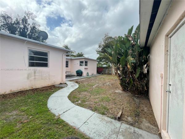North Hollywood, 224 SW 12th St, Dania Beach, Florida 33004, image 1
