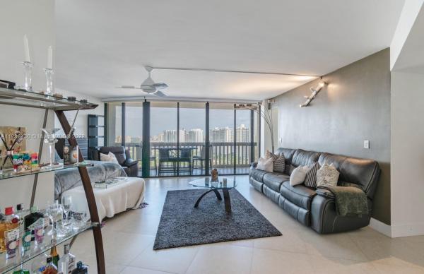 1000 Island Boulevard, 1000 W Island Blvd #2605, Aventura, Florida 33160, image 2