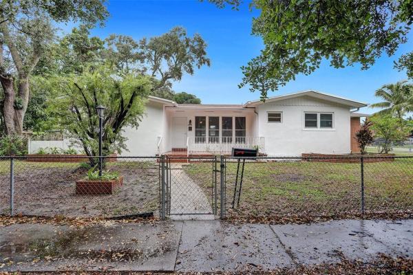 Oak Knoll, 15330 NE 10th Ave, Golden Glades, Florida 33162, image 2