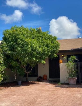 Devon Aire Villas, 11107 SW 122nd Ct, The Crossings, Florida 33186, image 2