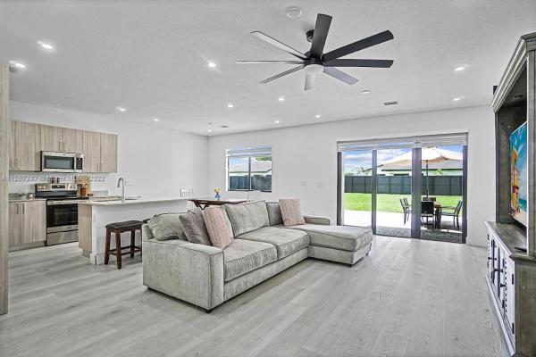 Venture Homes, 12932 SW 226th St, Princeton, Florida 33170, image 1
