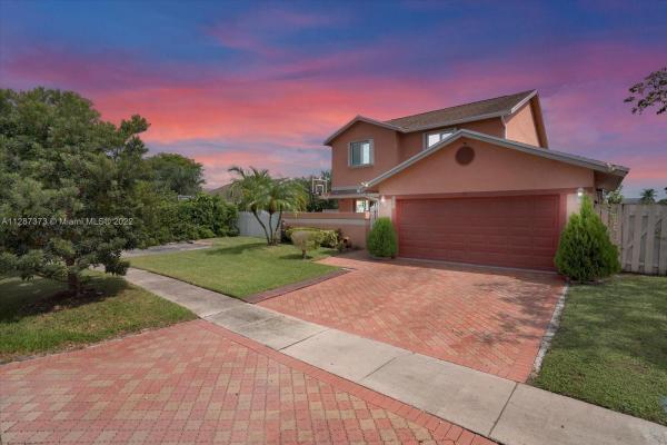 Lakeside Key, 931 SW 100th Ter, Pembroke Pines, Florida 33025, image 1