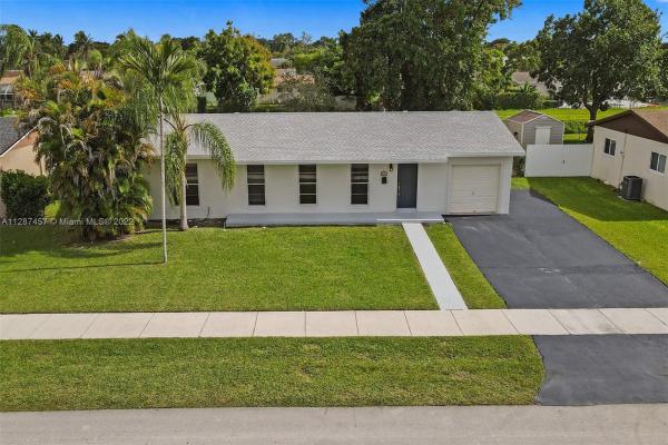 Bel Aire, 9010 SW 184th Ln, Cutler Bay, Florida 33157, image 2