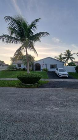 Meadow Wood Manor, 26110 SW 130th Pl, Princeton, Florida 33032, image 2