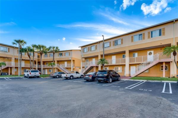 Paseo Real, 6215 SW Kendale Lakes Cir #271, Kendale Lakes, Florida 33183, image 1