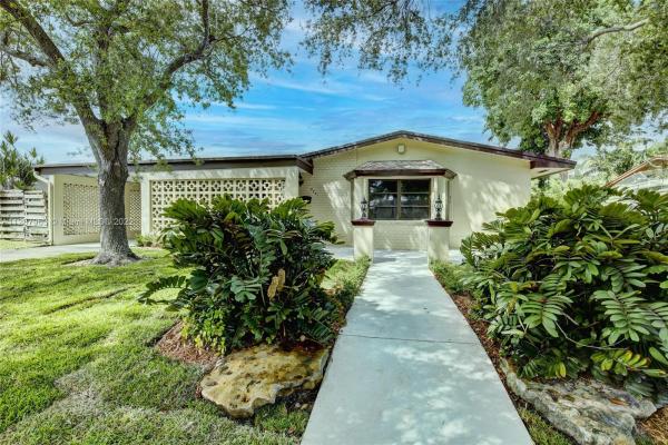 Whispering Pines Estates, 8751 Ridgeland Dr, Cutler Bay, Florida 33157, image 2