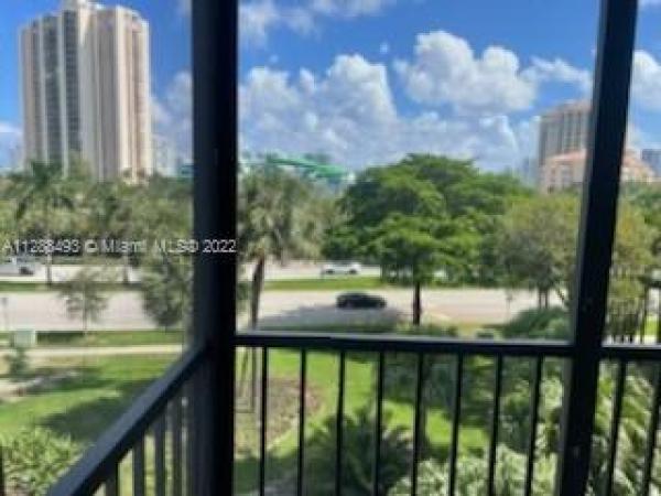 Bonavida, 20100 W Country Club Dr #405, Aventura, Florida 33180, image 2