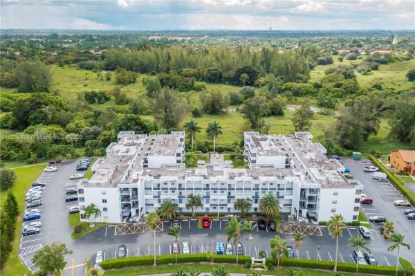 Quail Run Of Sunrise, 3000 E Sunrise Lakes Dr #322, Sunrise, Florida 33322, image 1