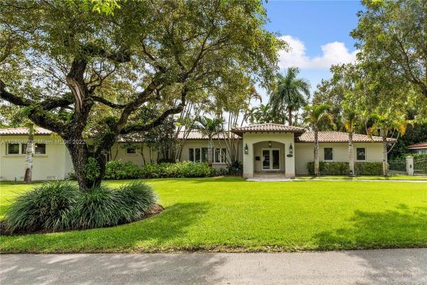 Coral Gables Country Club, 1424 Algardi Ave, Coral Gables, Florida 33146, image 2