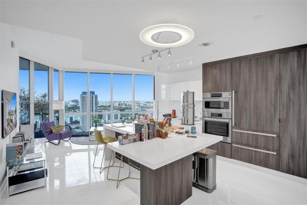 Paramount Miami Worldcenter, 851 NE 1st Ave #2104, Miami, Florida 33132, image 2