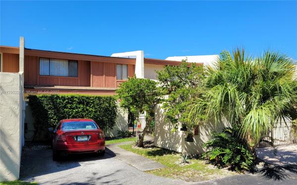 Sunset Kendall Villas, 10672 SW 79th Ter, Kendall, Florida 33173, image 1