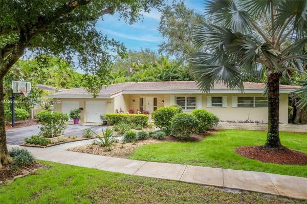 Riviera, 5663 Michelangelo St, Coral Gables, Florida 33146, image 2