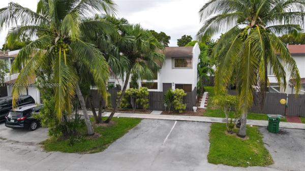 Snapper Creek Townhouses, 6924 SW 110th Ave, Kendall, Florida 33173, image 2