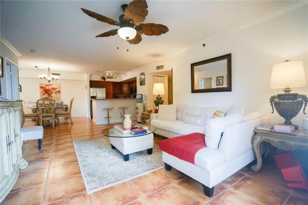 The Yacht Club At Aventura, 19877 E Country Club Dr #3208, Aventura, Florida 33180, image 2