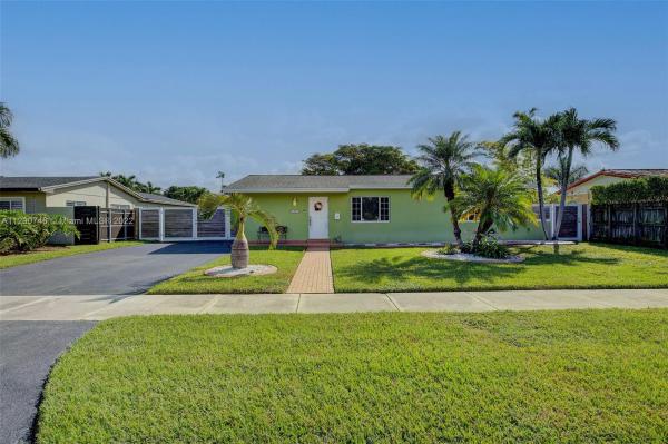 Royale Green, 5201 SW 128th Ct, Kendale Lakes, Florida 33175, image 2