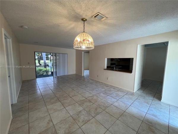 Royal Grenadier, 9605 NW 4th St #1C, Coral Springs, Florida 33071, image 1