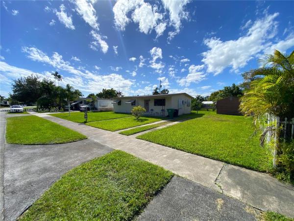 Westwood Lakes Residential, 10910 Westwood Lake Dr, Westwood Lakes, Florida 33165, image 2
