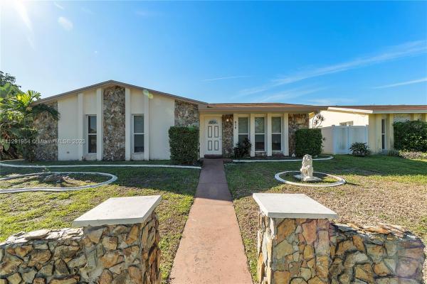 Hollywood Center, 316 SE 4th St, Dania Beach, Florida 33004, image 1