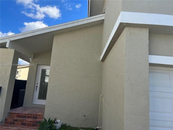Fontainebleau Park West Villas, 990 NW 106th Ave Cir, Fountainebleau, Florida 33172, image 2