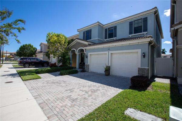 Champion Lakes, 818 NE 191st St, Ives Estates, Florida 33179, image 2