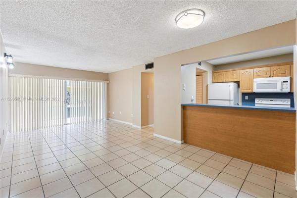 Pineside, 8889 Fontainebleau Blvd #204, Fountainebleau, Florida 33172, image 1