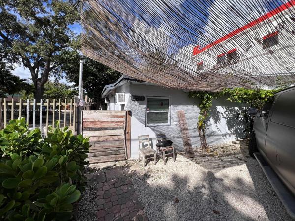 Dixie Highway, 5548 NE 2nd Ct, Miami, Florida 33137, image 1
