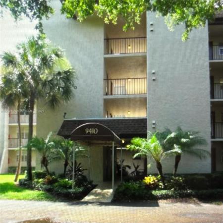 Poinciana Place Of Pine Island Ridge, 9410 Poinciana Pl #210, Davie, Florida 33324, image 2