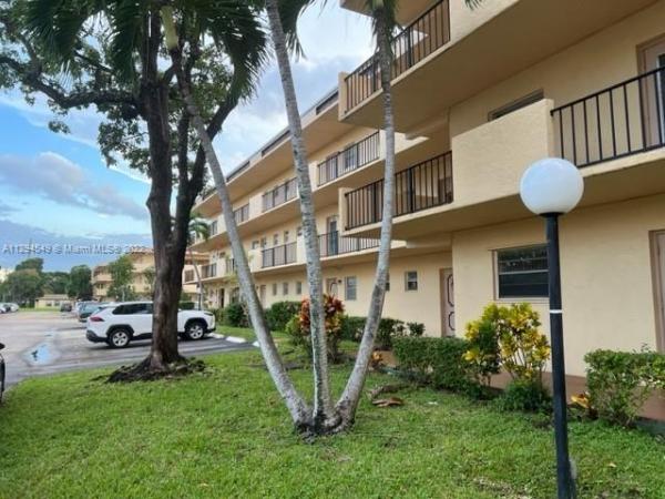 Berkley House Of Carriage Hills, 101 Berkley Rd #110, Hollywood, Florida 33024, image 1