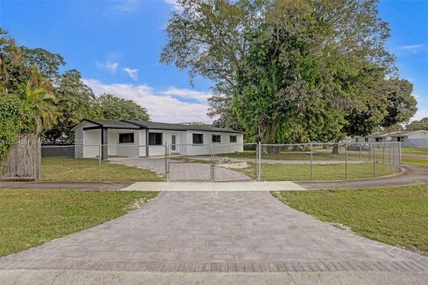 Palmetto Country Club Estates, 9775 SW 166th Ter, Palmetto Estates, Florida 33157, image 1