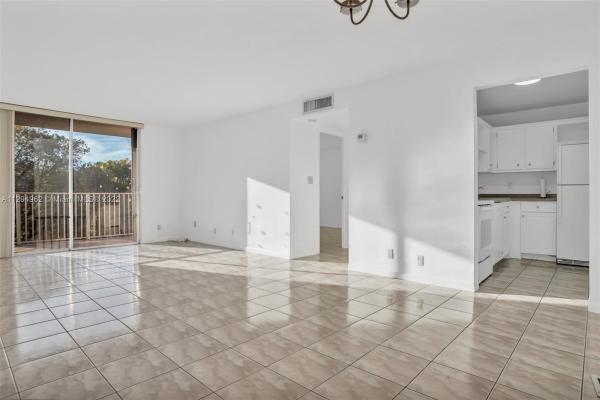Summit Chase, 8511 NW 8th St #307, Fountainebleau, Florida 33126, image 1