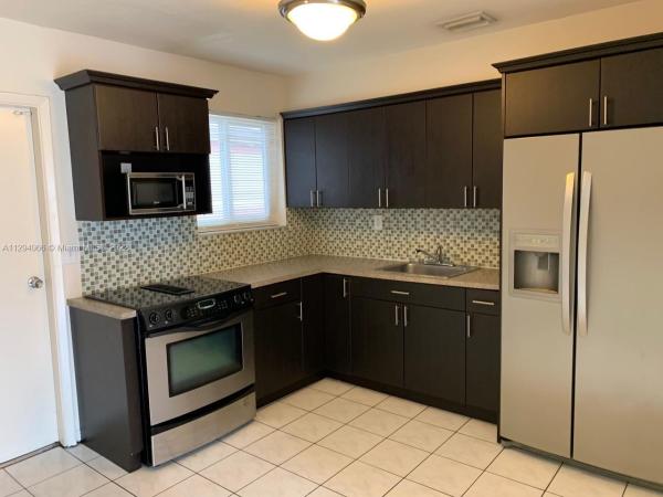 Industrial Center, 618 W 30th St, Hialeah, Florida 33012, image 1
