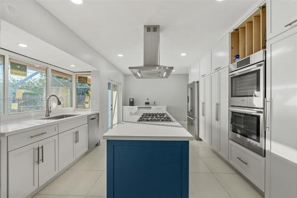 Darlington Manor, 6011 SW 96th Ave, Sunset, Florida 33173, image 2