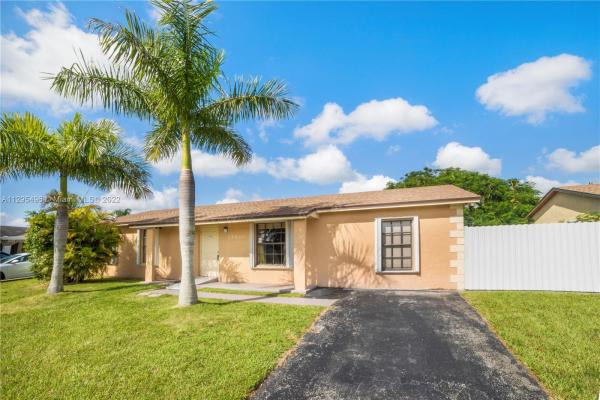 Meadow Wood Manor, 25940 SW 132nd Pl, Princeton, Florida 33032, image 2