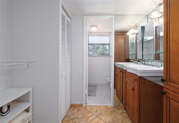 Winston Towers 600, 210 174th St #310, Sunny Isles Beach, Florida 33160, image 1
