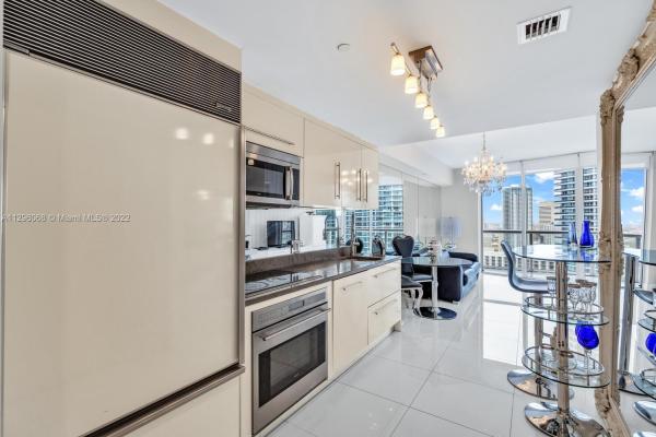 Icon Brickell Tower 1, 465 Brickell Ave #3204, Miami, Florida 33131, image 2
