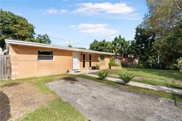 Friedland Manor, 626 SW 7th St, Florida City, Florida 33034, image 1