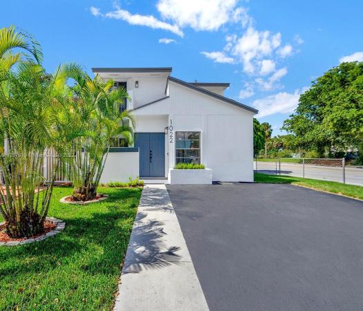 The Villas At International Gardens, 1022 SW 123rd Ave, Tamiami, Florida 33184, image 1