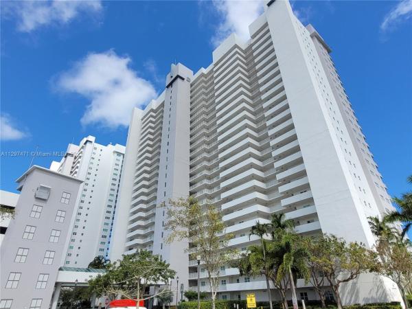 One Fifty One At Biscayne, 14951 Royal Oaks Ln #501, North Miami, Florida 33181, image 2