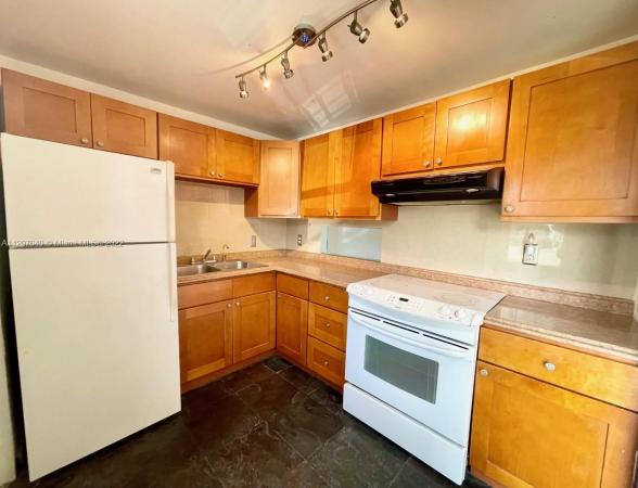 Danians North, 600 NE 2nd St #105, Dania Beach, Florida 33004, image 1