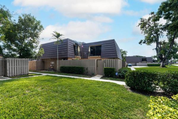 Sandalwood Estates, 504 5th Ct, Palm Beach Gardens, Florida 33410, image 2