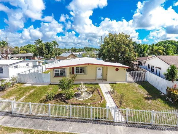 Westwood Lakes Residential, 4241 SW 116th Ave, Westwood Lakes, Florida 33165, image 2