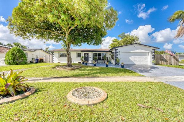 Pasadena Lakes, 1880 NW 85th Ave, Pembroke Pines, Florida 33024, image 1