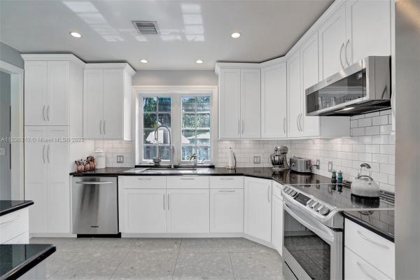 Hollywood Lakes, 1533 Adams St, Hollywood, Florida 33020, image 2