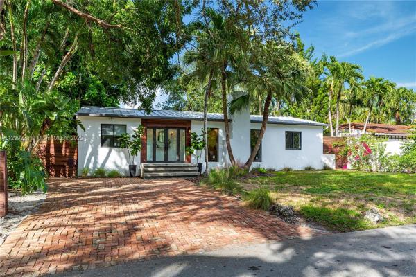 Eleda, 4141 Barbarossa Ave, Miami, Florida 33133, image 1