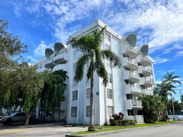 Montecarlo, 498 NW 165th St Rd #D206, Golden Glades, Florida 33169, image 1