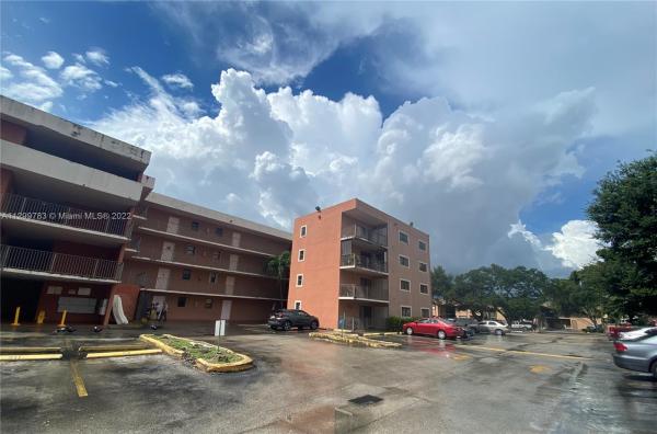El Pueblo De Vera, 5825 W 25th Ct #112, Hialeah, Florida 33016, image 1